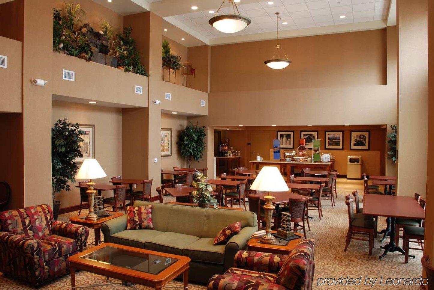 Hampton Inn & Suites West Bend Interior photo